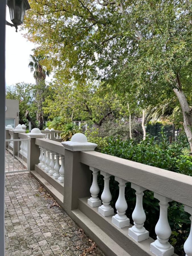Somerset West Garden Apartments 1 Exteriör bild